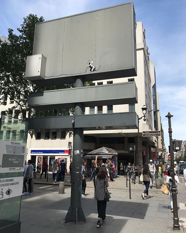 Британський художник Бенксі намалював шість нових графіті в Парижі - фото 258487