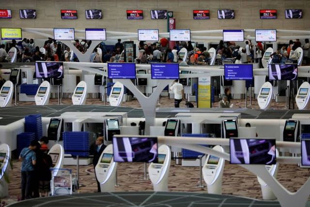 Аеропорт Чангі у Сінгапурі: ефектні фото - фото 253538