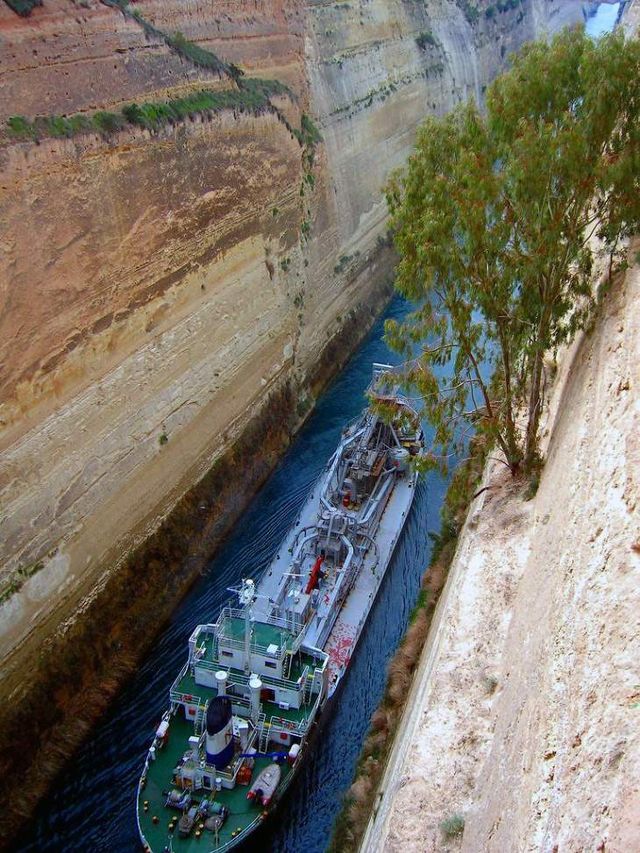 Як виглядає найвужча протока в світі- фото 256049