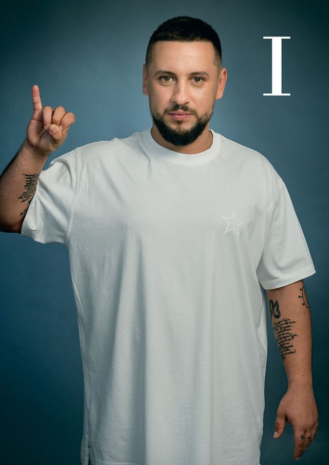 Коли тиша заговорила: українські зірки популяризують мову жестів - фото 259398