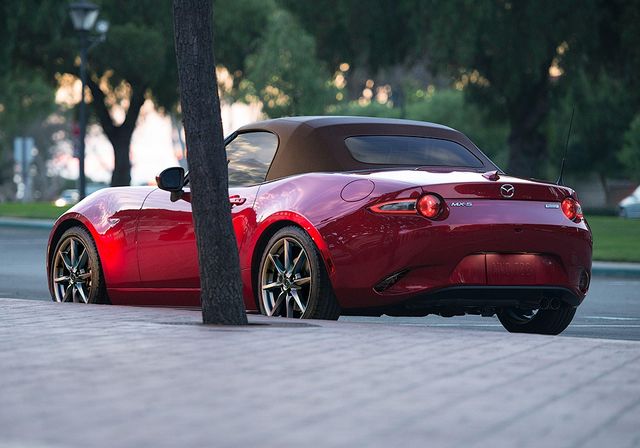 Ще потужніший! Mazda покращила свій родстер MX-5 - фото 256947
