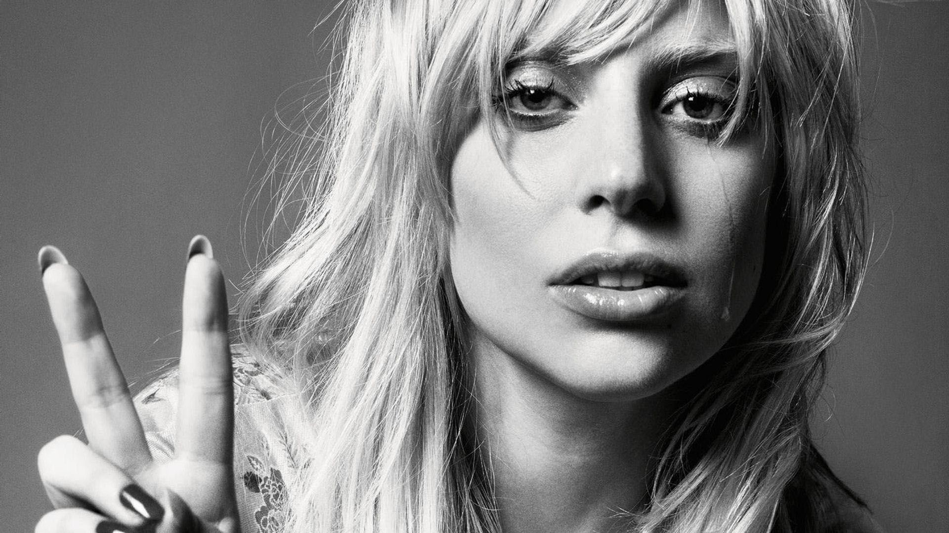 Як схожі! Lady Gaga з'явилася на публіці разом зі своєю мамою