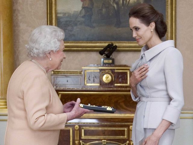 Анджеліна Джолі вразила усіх на церковній службі в Лондоні- фото 259331