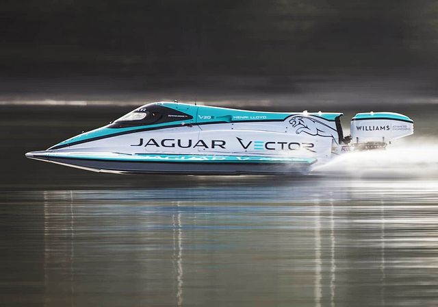 Jaguar встановив рекорд швидкості на воді - фото 255675