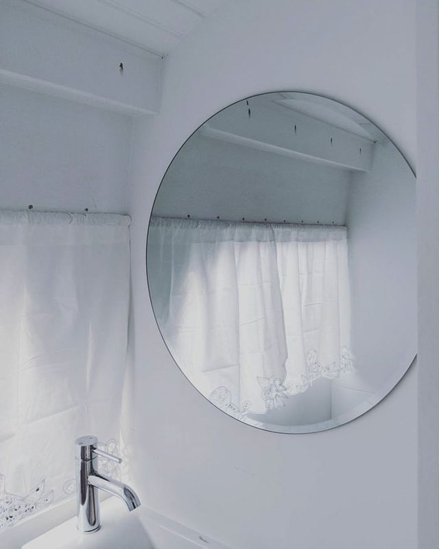 Американка перетворила автобус у дім мрії: яскраві фото - фото 257189