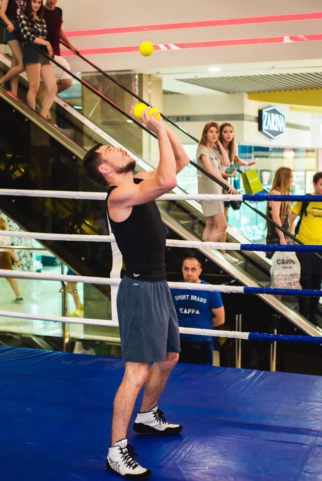 Берінчик провів відкрите тренування перед боєм у Києві- фото 257270