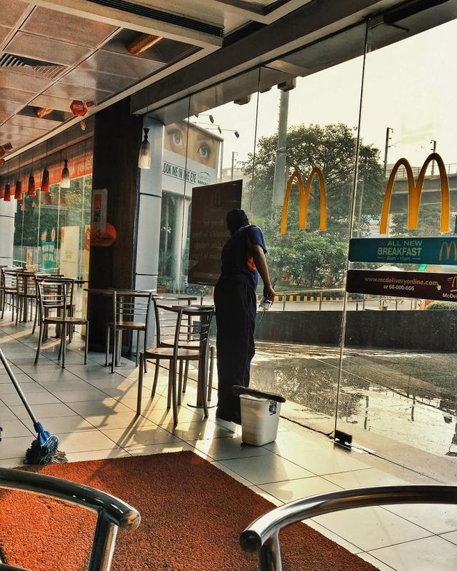 Життя у столиці Індії через камеру смартфона: ефектні фото - фото 254892