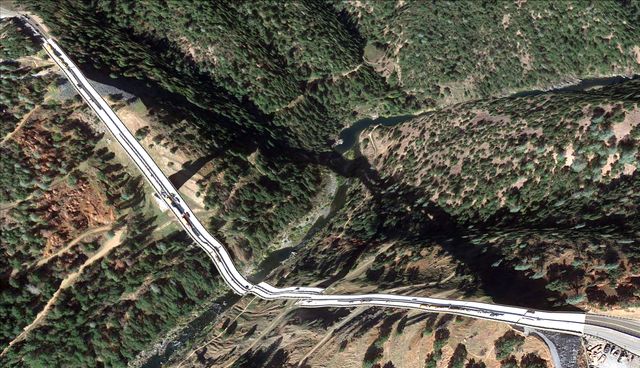 Листівки з Google Earth: світлини, які показують спотворену реальність - фото 259378