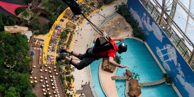 Як виглядають найбільш незвичайні аквапарки в світі- фото 254648