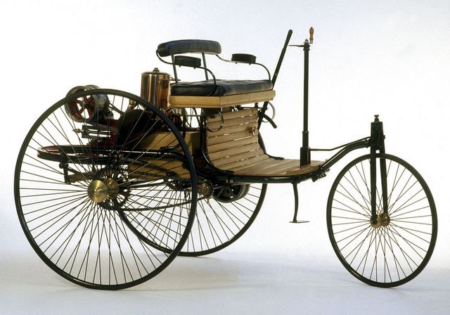 Mercedes продасть репліку першого автомобіля в світі - фото 258118