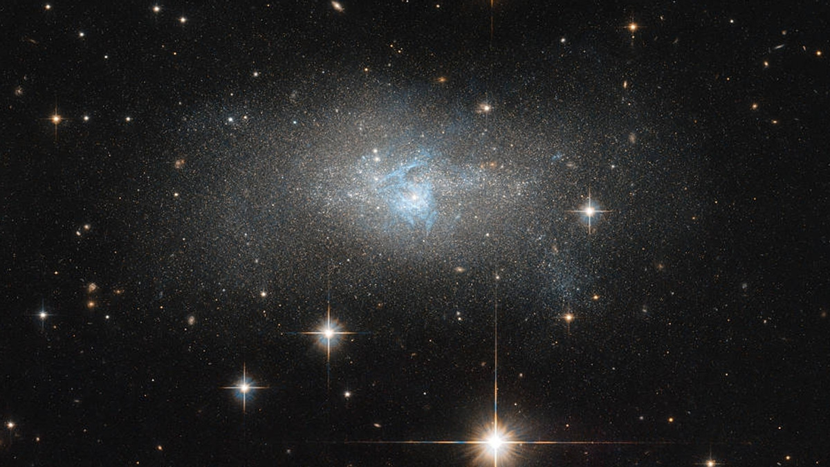 NASA оприлюднило ексклюзивне фото карликової галактики - фото 1