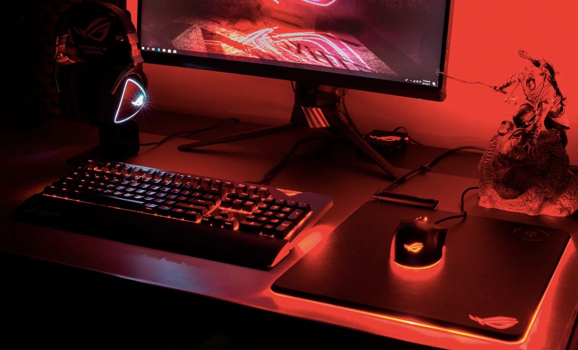 ASUS ROG Balteus: килимок для миші з безпровідною зарядкою - фото 1