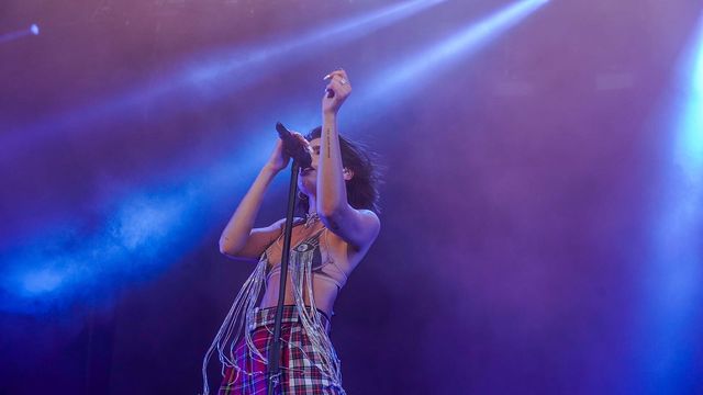 Дуа Ліпа похизувалася топом від українського дизайнера - фото 252803