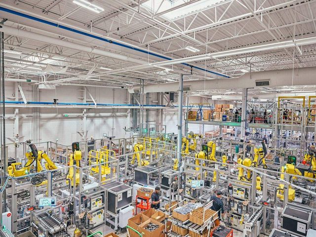 Як влаштована фабрика Tesla Model 3- фото 255622