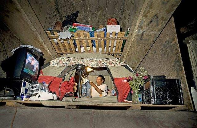 Фотограф показав, як живуть безхатченки США- фото 258670