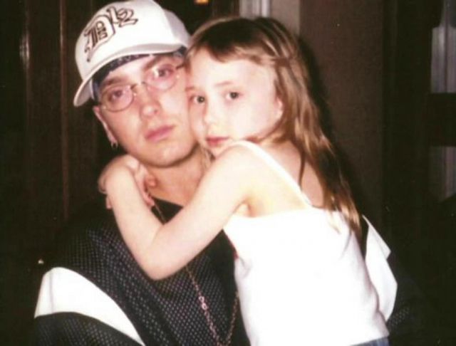 Донька Емінема вперше розповіла про свої стосунки з батьком- фото 253776