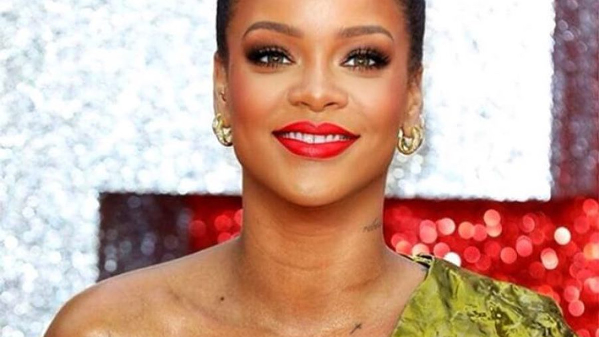 Цукерочка: Rihanna вразила фанатів новим образом - фото 1