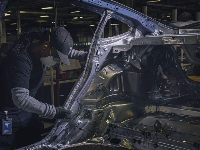 Як влаштована фабрика Tesla Model 3- фото 255619