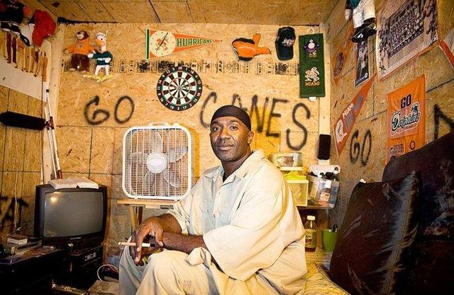 Фотограф показав, як живуть безхатченки США- фото 258662