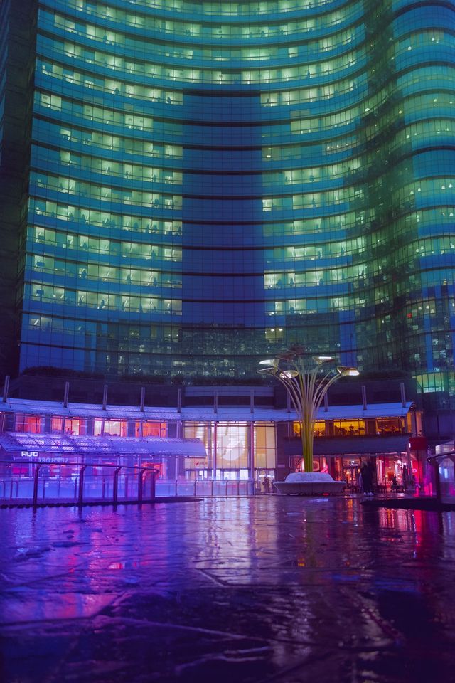 Фотограф показав особливу красу нічного Мілана: яскраві кадри - фото 258310