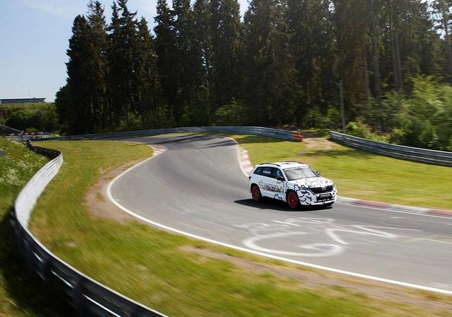 Королева Нюрбургринга вивела на гоночний трек 'гарячий' Skoda Kodiaq - фото 255733