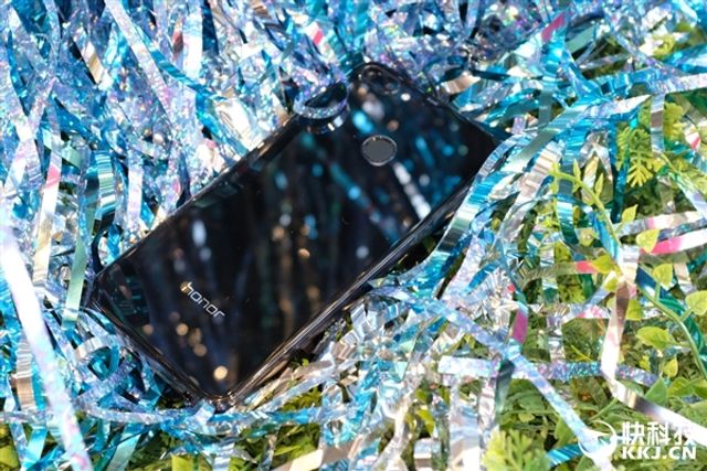 Новенький Honor 9i з'явився на 'живих' фото - фото 254171