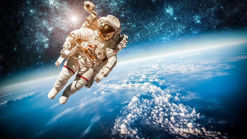 Маск сказав, коли перші туристи полетять навколо Місяця - фото 1