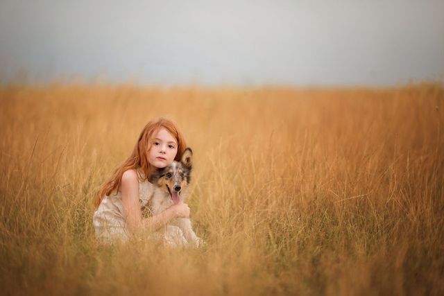 Рудоволоса дівчинка і тварини: казкові фото - фото 252170