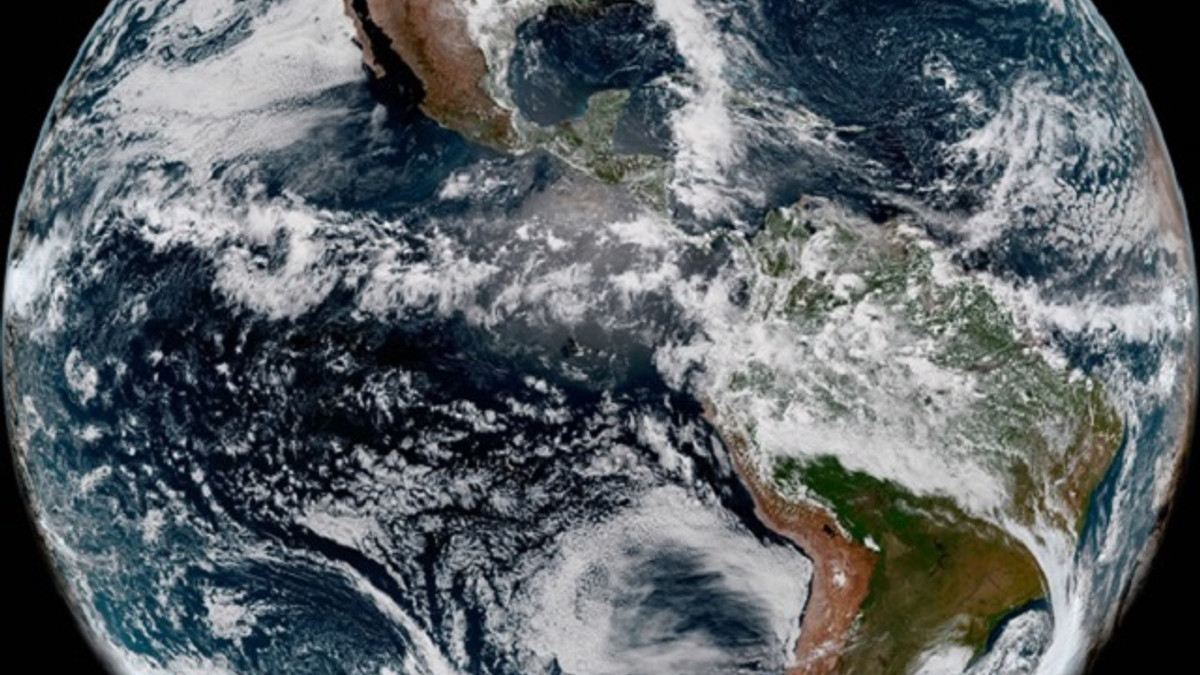 NASA показало фото Землі, зняте новим супутником - фото 1
