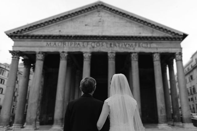 Фотограф показав весілля у безлюдному Римі: ефектні кадри - фото 255347