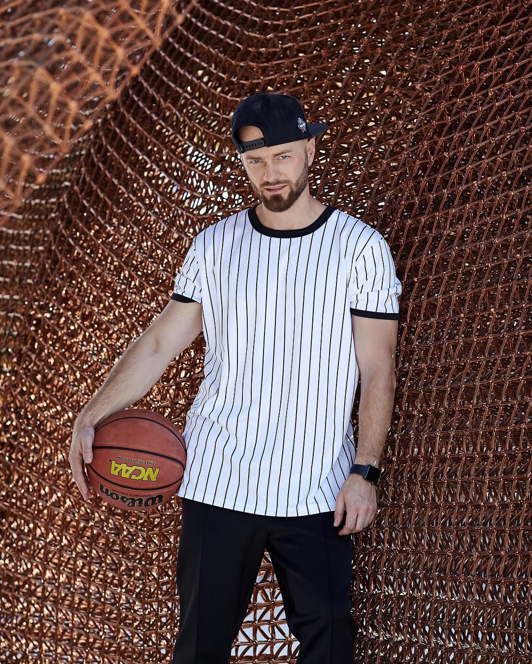 Влад Яма перевтілився у фізрука: фотофакт - фото 1