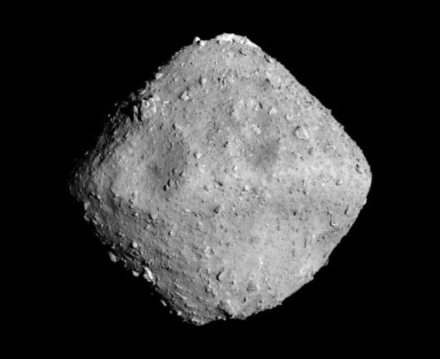 Японський зонд сфотографував астероїд, який нагадує дорогоцінний камінь - фото 258881