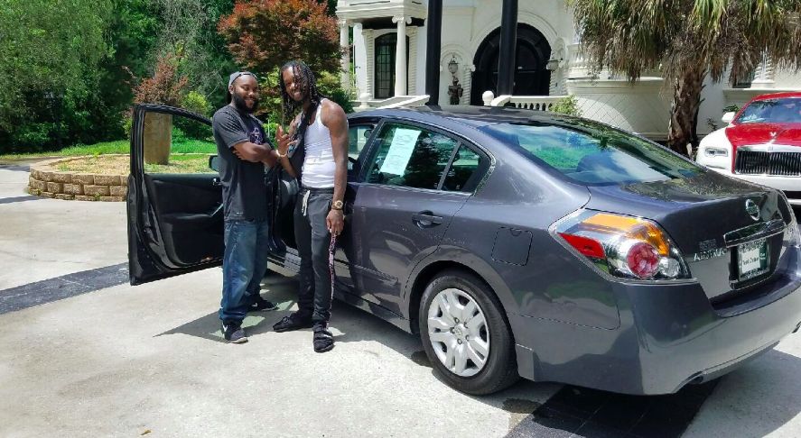 Американський репер купив автомобіль перехожому, і ось чому