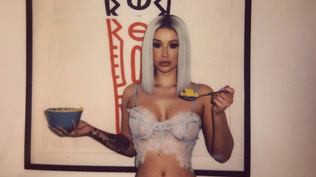 Розкішна Іггі Азалія показала пікантні фото