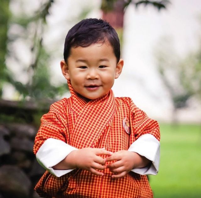 Як живе наймолодша у світі королева- фото 257475