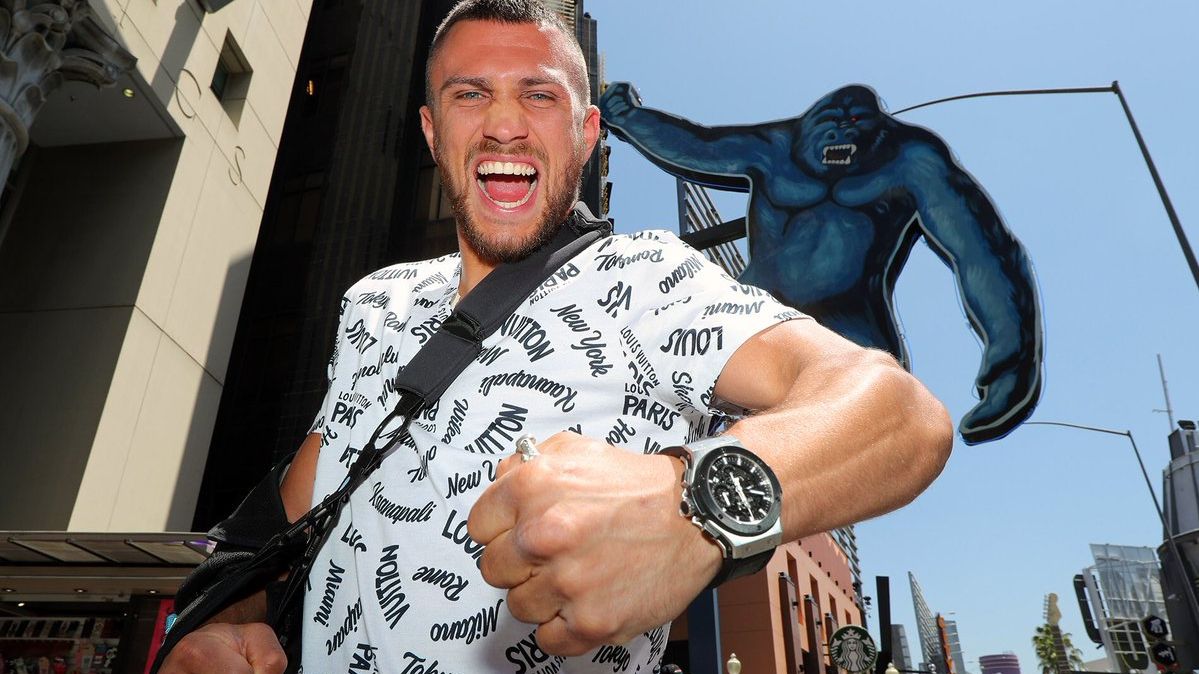 Респект! Шварцнеггер провідав Василя Ломаченка в лікарні