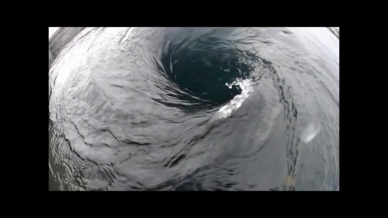 Дайвер показав таємничий портал в океані