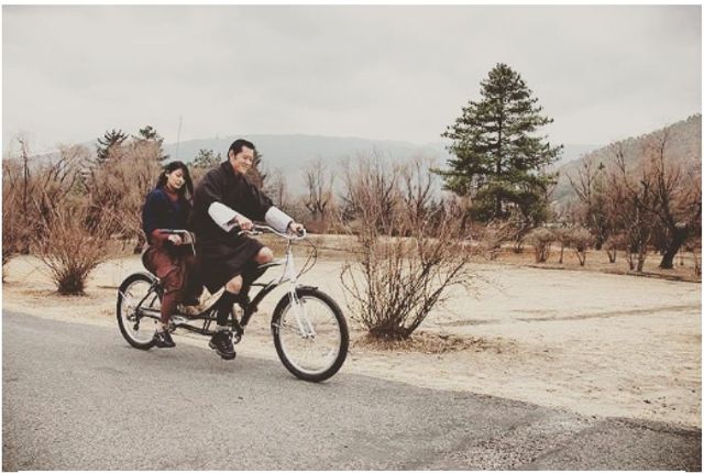 Як живе наймолодша у світі королева- фото 257468