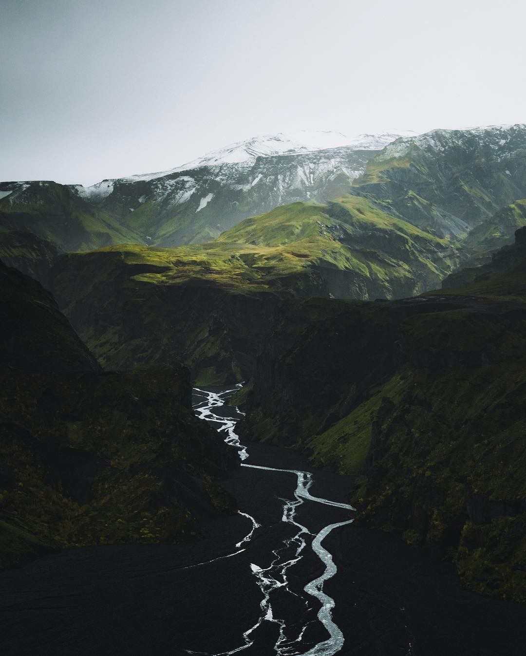 Ісландія та Гренландія з висоти пташиного польоту: казкові кадри