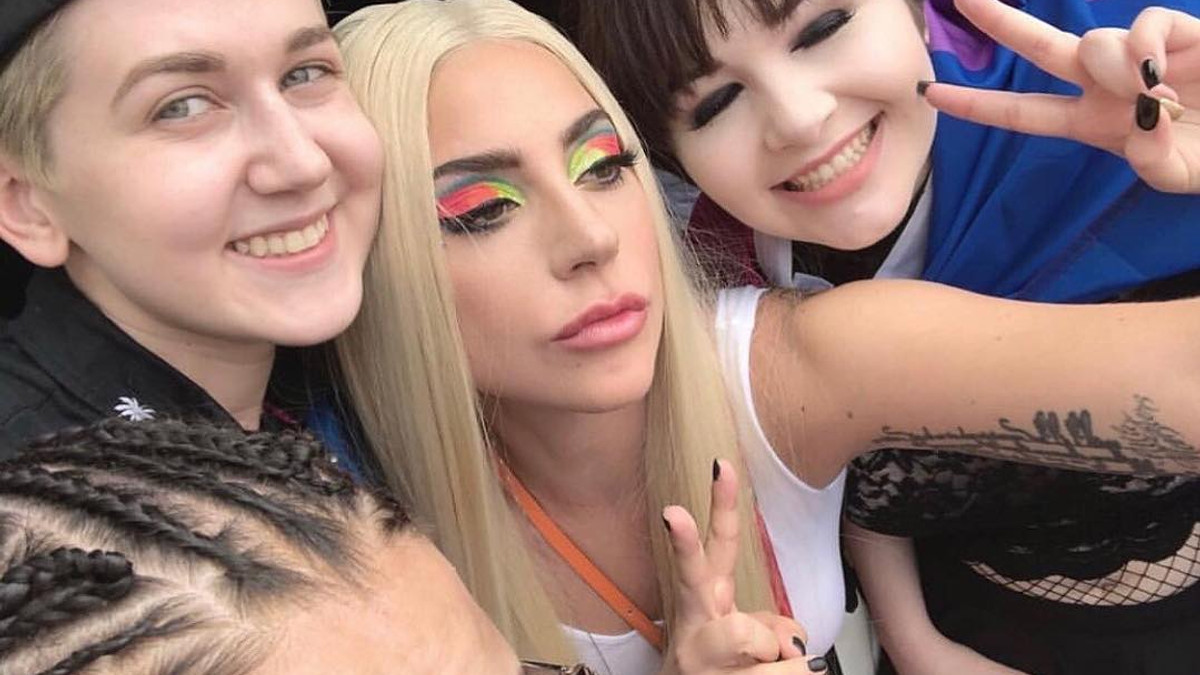 Юна та яскрава: Lady Gaga з'явилась на ЛГБТ-параді у Нью-Йорку - фото 1