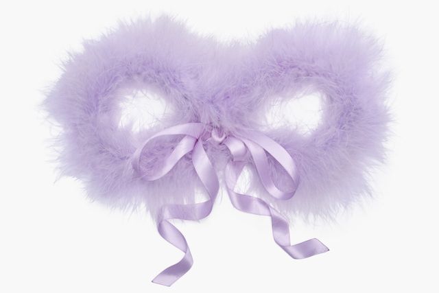 Rihanna випустила спекотні аксесуари для спальні - фото 259431