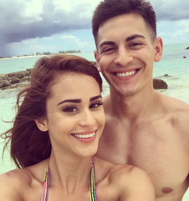 Янет Гарсія з хлопцем - фото 265263