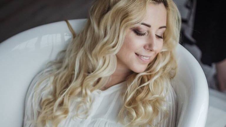 Тоня Матвієнко перевтілилася у брюнетку - фото 1