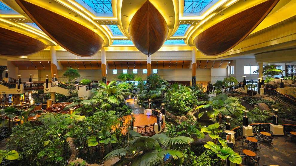 Лабіринти доріжок, містків, ставів, водоспадів і фонтанів - фото 1