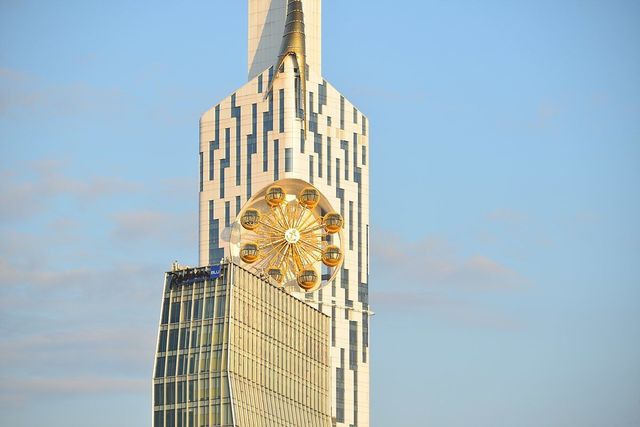 Як виглядає колесо огляду на 27-му поверсі - фото 260844