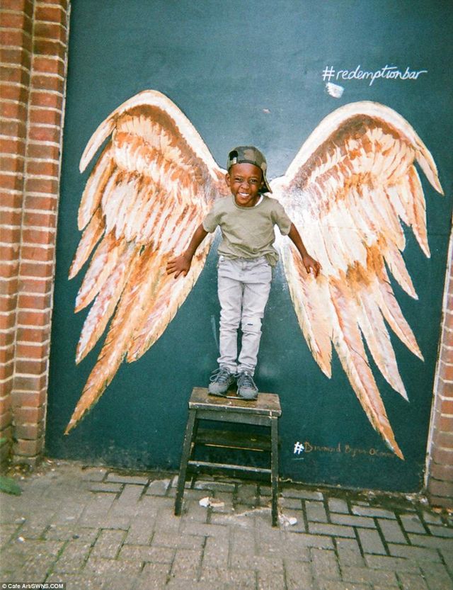 Безхатькам роздали фотоапарати і попросили зняти своє місто - фото 266631