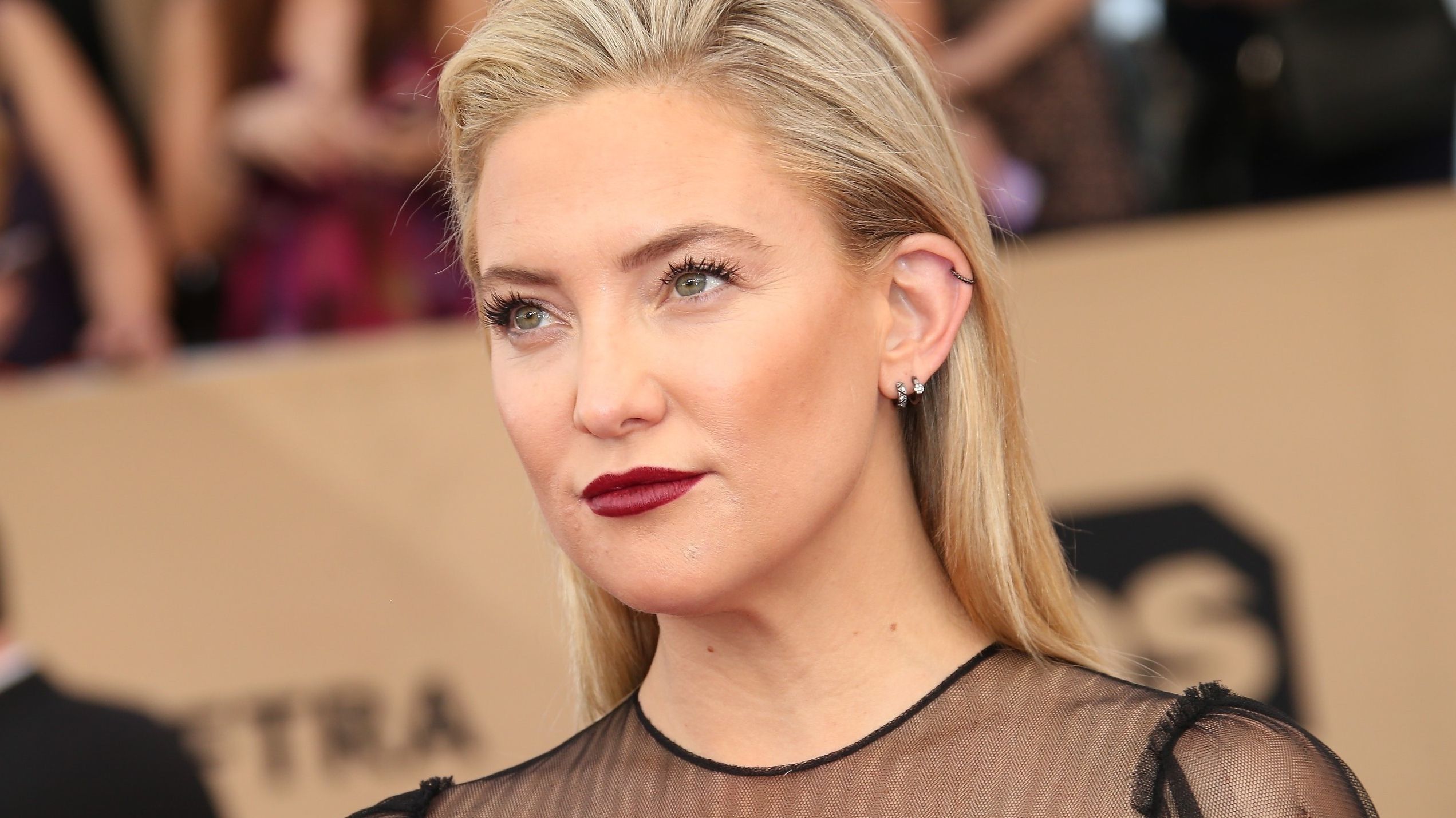 Вагітна Кейт Хадсон показала округлий животик