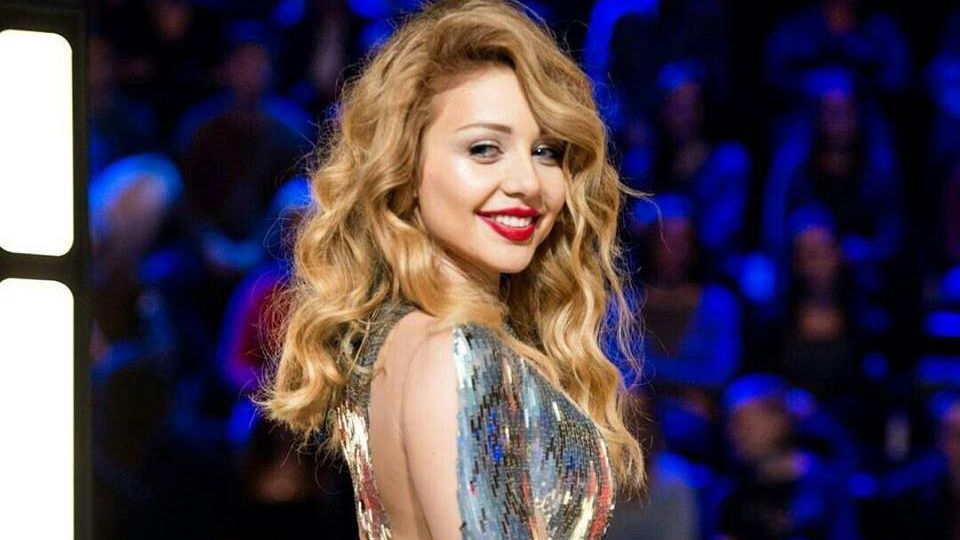 Тіна Кароль, одягнена у яскраво-жовте ЩОСЬ, здивувала мережу