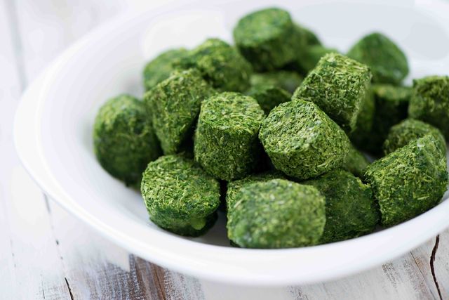 Щоб зелені овочі не втратили колір – проваріть їх у воді з лимонним соком - фото 261870