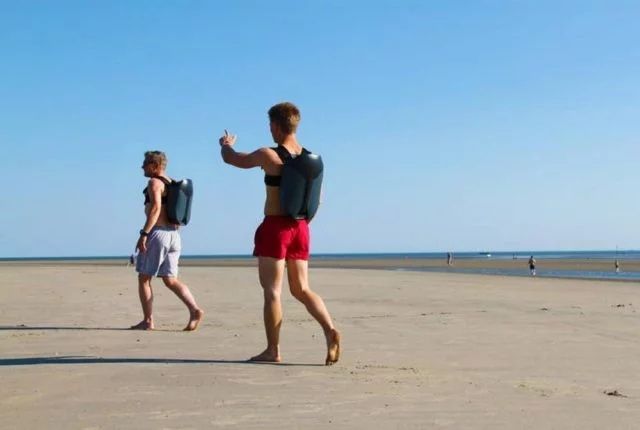 Створено рюкзак для польоту під водою